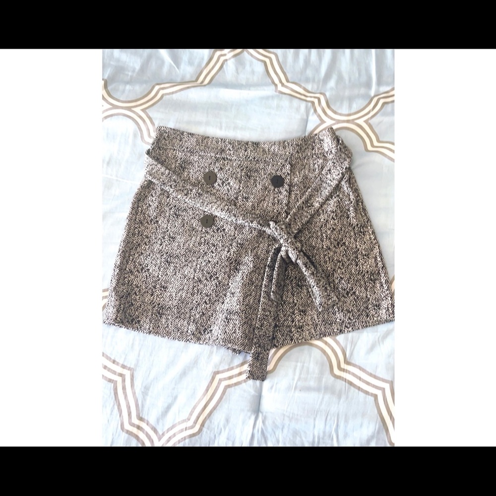 Black and white skort